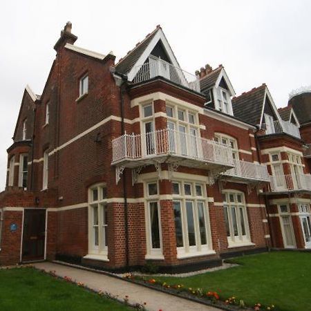 Britten House Lowestoft Extérieur photo